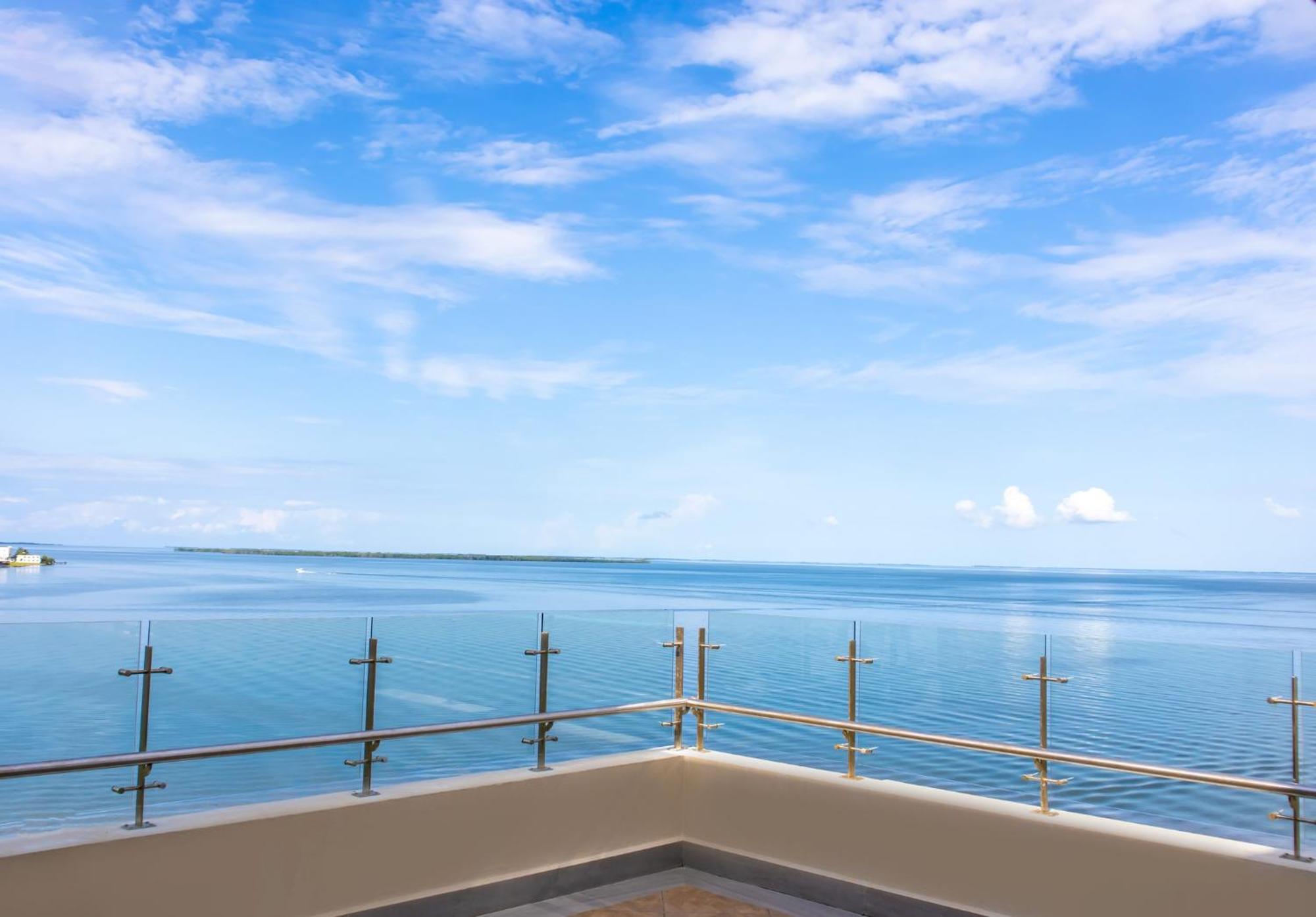 Golden Bay Belize Hotel Belize City Exterior photo